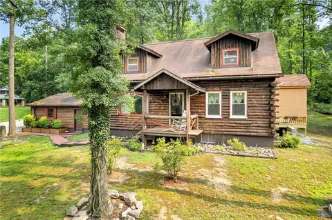 2021 James Ln, Latrobe, PA 15650