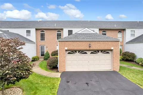 7077 Clubview Dr, Bridgeville, PA 15017