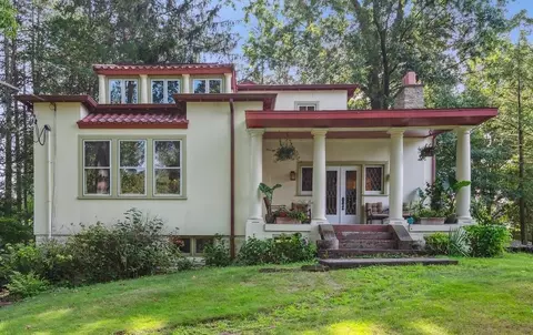 710 Riverside Dr, Oakmont, PA 15139