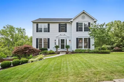 134 Elmhurst Dr, Coraopolis, PA 15108