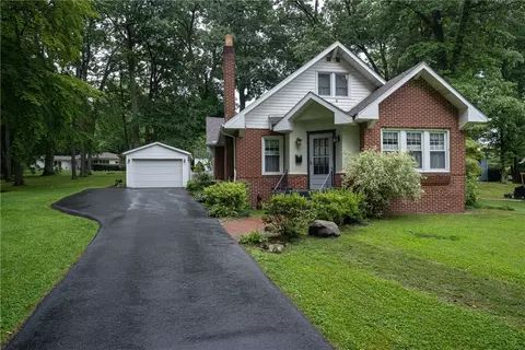 430 E Washington Blvd, Grove City, PA 16127