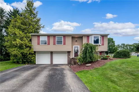 303 Fayette Dr, Cranberry Township, PA 16066