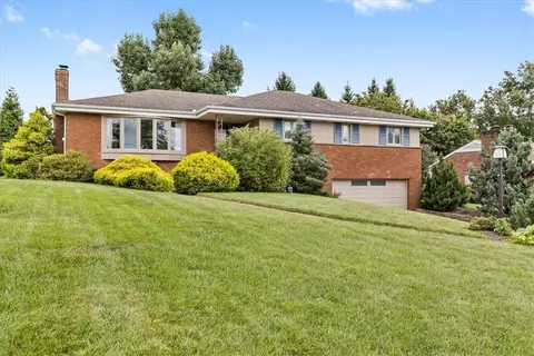 2471 Broadlawn Dr, Pittsburgh, PA 15241