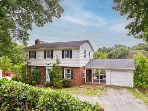 140 Sunset Dr, Penn Hills, PA 15235