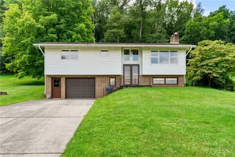 832 Schenley Rd, Leechburg, PA 15656