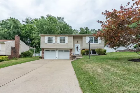 1933 Strawbridge Dr, South Park, PA 15129