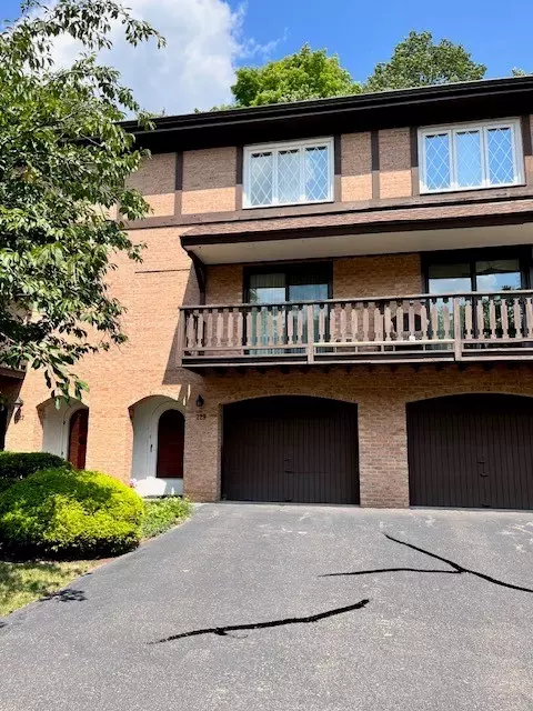 229 Thornberry Dr, Pittsburgh, PA 15237