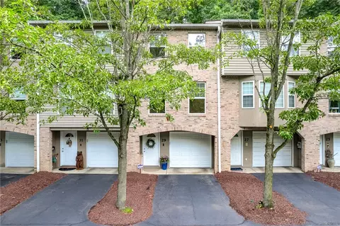 29 Run St, Carnegie, PA 15106