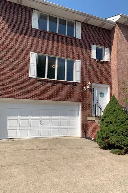 10 Manorfield Cir, Delmont, PA 15626