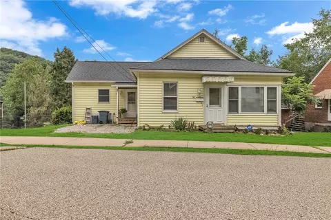 766 Valley Rd, Ambridge, PA 15003