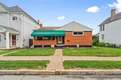 216 Emerson St, Vandergrift, PA 15690