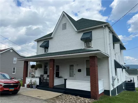 14-16 Willow St, Mount Pleasant, PA 15666