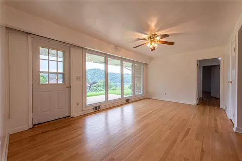 110 Park Ave, Apollo, PA 15613 photo 6