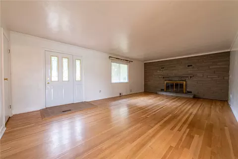 110 Park Ave, Apollo, PA 15613 photo 3