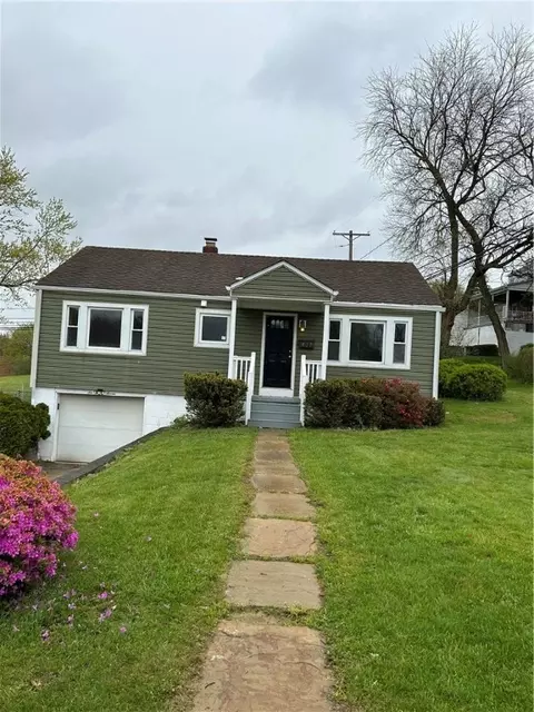 627 Robin Dr, Pittsburgh, PA 15220