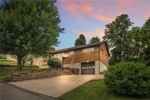 7 Lynn Lee Dr, Greensburg, PA 15601