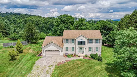 129 Hilltop Dr, Apollo, PA 15613