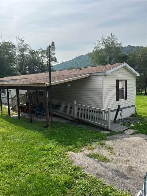 102 High St, Robinson, PA 15949