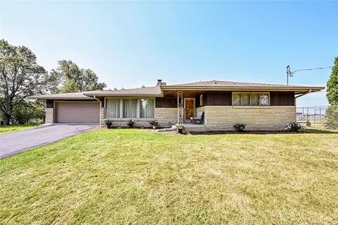 335 Longwood Dr, Irwin, PA 15642