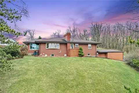 4524 W Smithfield St, Elizabeth, PA 15037