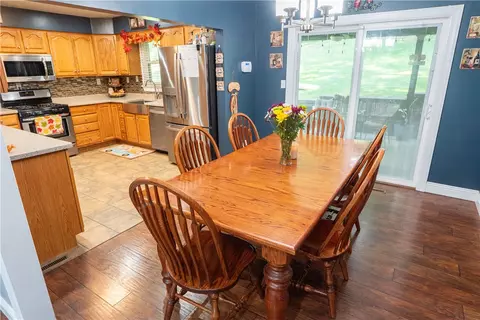163 Edgewater Dr, Monaca, PA 15061 photo 4
