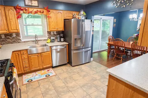 163 Edgewater Dr, Monaca, PA 15061 photo 3