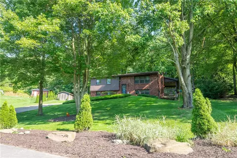 163 Edgewater Dr, Monaca, PA 15061