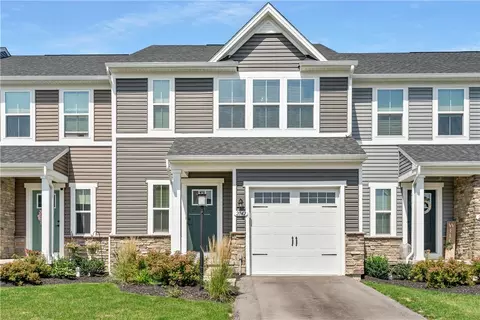 2042 Cade Dr, Monaca, PA 15061
