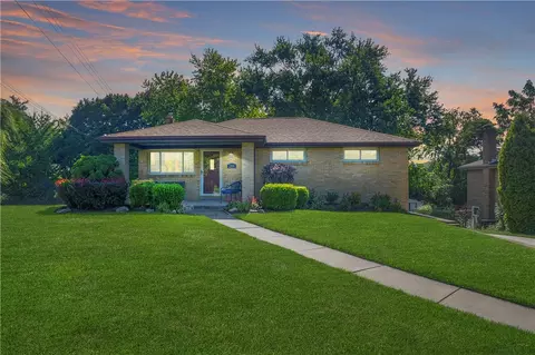 204 Lenore Dr, Mckees Rocks, PA 15136