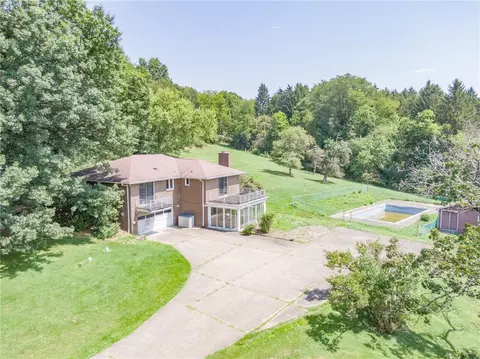 4110 Clendenning Rd, Gibsonia, PA 15044