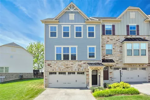 7000 Augusta Ln, Jeannette, PA 15644