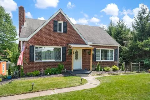 8844 Maple St, Allison Park, PA 15101
