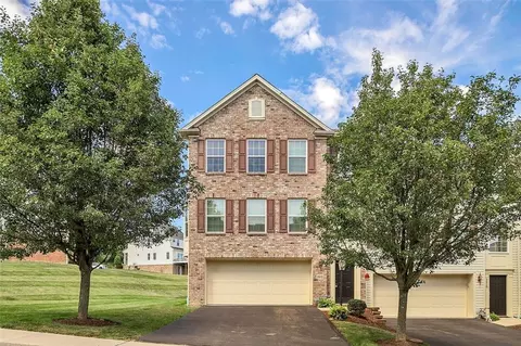 2612 Michael Dr, Pittsburgh, PA 15227