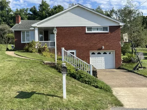 11 Sunbirch Dr, Jeannette, PA 15644