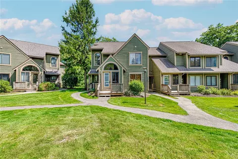 5104 Summit Dr, Hidden Valley, PA 15502