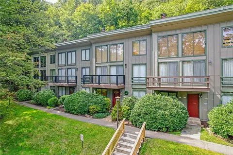 43 Valleyview Dr, Hidden Valley, PA 15502
