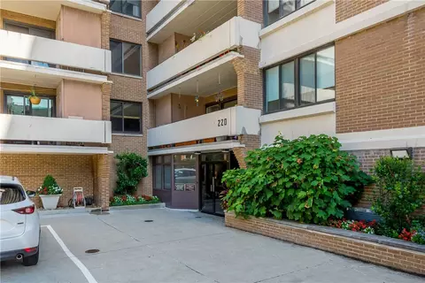 220 N Dithridge St #700, Pittsburgh, PA 15213