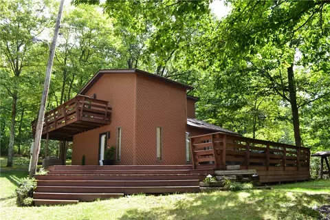 717 Kreinbrook Hill Rd, Mount Pleasant, PA 15666