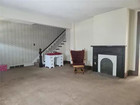 307 N 3rd St, Apollo, PA 15613 photo 2