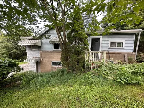 7051 Pleasant Valley Rd, Irwin, PA 15642