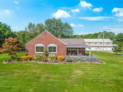 4227 New Castle Rd, Pulaski, PA 16143