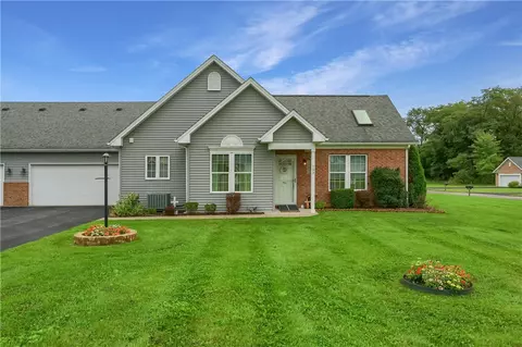 103 Nottingham Dr #19, Ellwood City, PA 16117