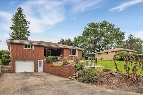 2871 Sunset Cir, Export, PA 15632 photo 2