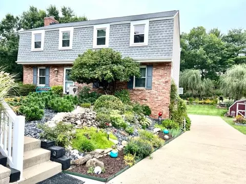 29 Fawnvue Dr, Mckees Rocks, PA 15136