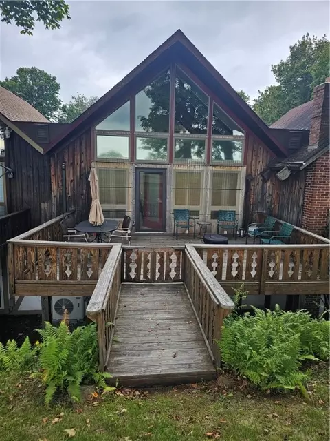 781 S Shore Trl, Central City, PA 15926