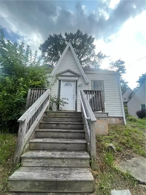 2015 Valley St, West Mifflin, PA 15122