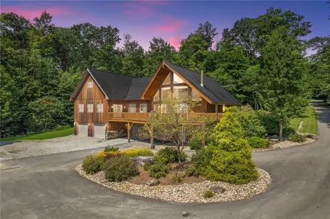 242 Evergreen Ln, Acme, PA 15610