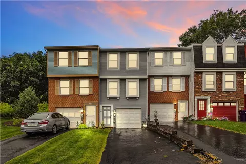 147 Ligonier Ln, New Kensington, PA 15068
