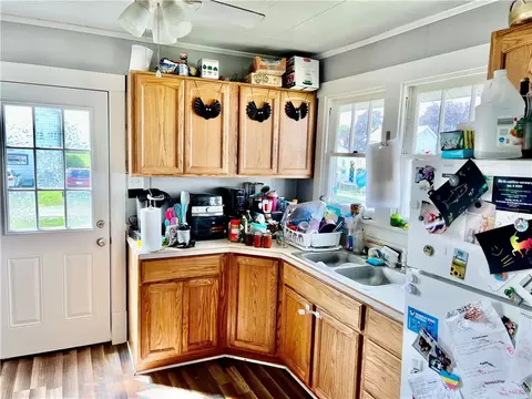 1050 Walnut St, Monaca, PA 15061 photo 3