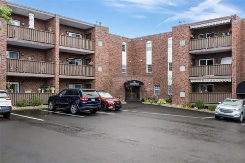 101 Woodstone Ln #27, New Kensington, PA 15068